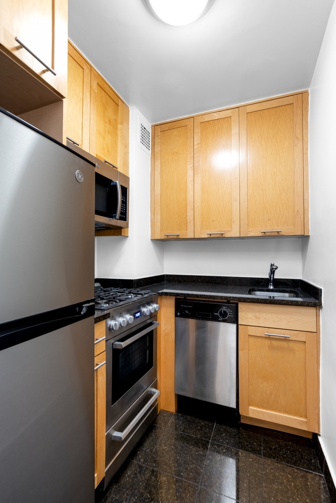 East 36th Street - Photo 7