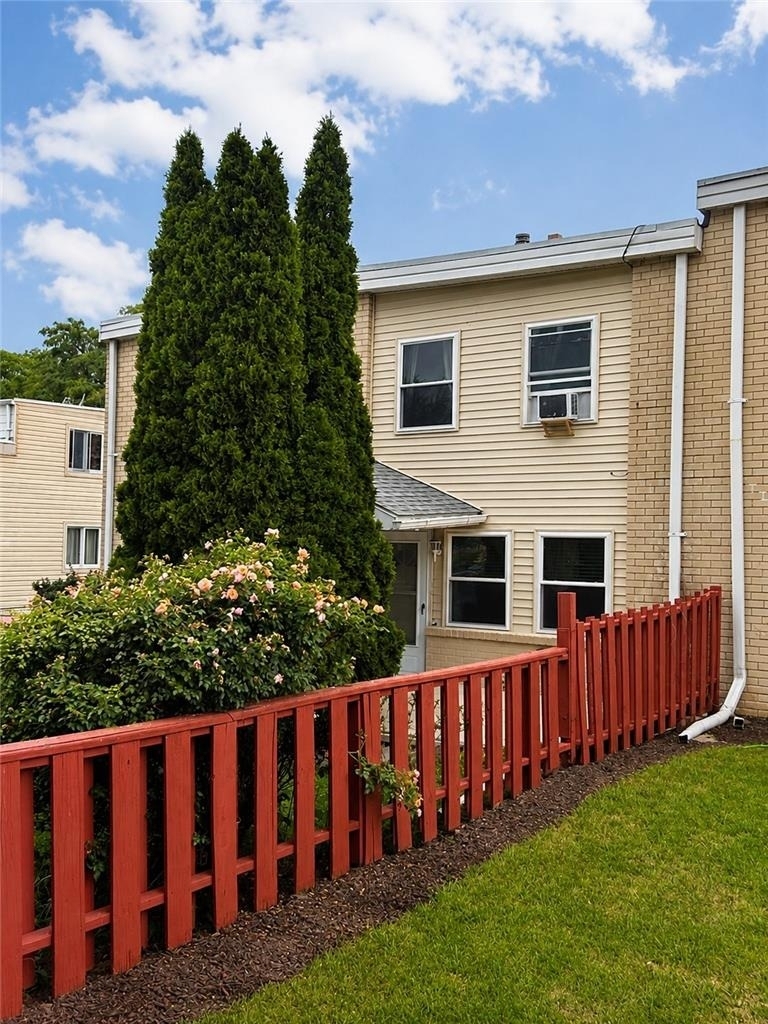 757 Mohawk Street - Photo 1