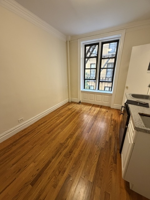 West 45 Street - Photo 1