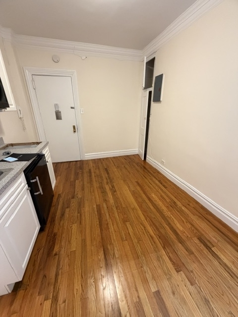 West 45 Street - Photo 0