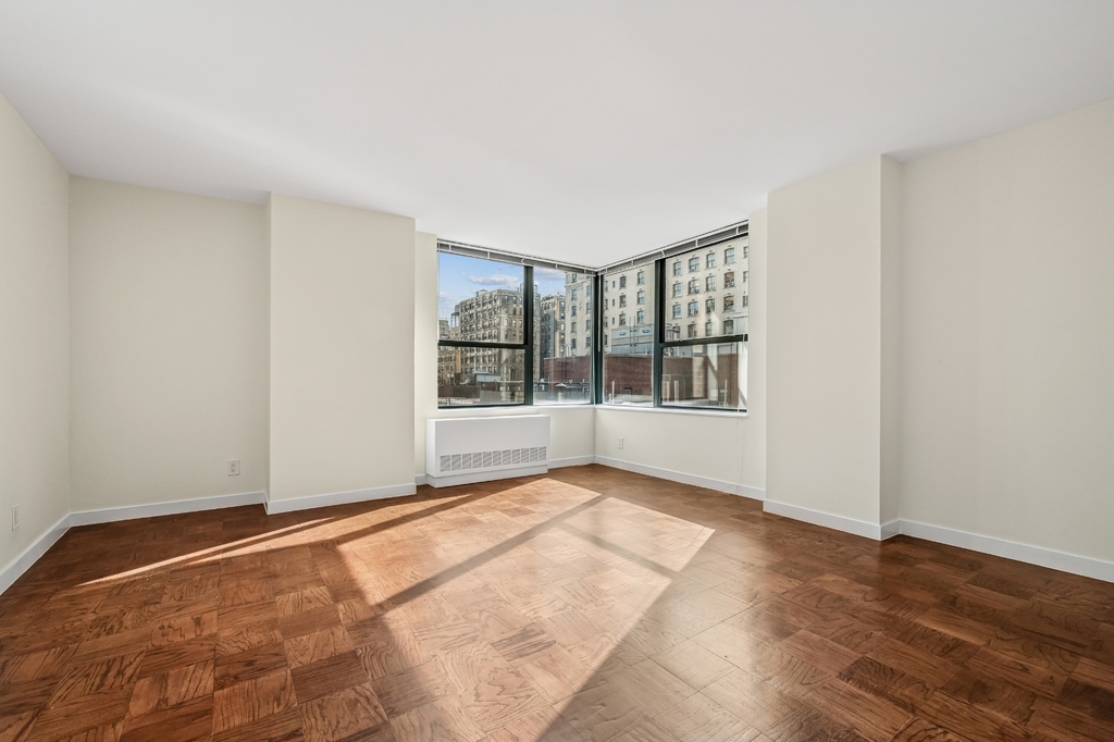 West 13 Street - Photo 2