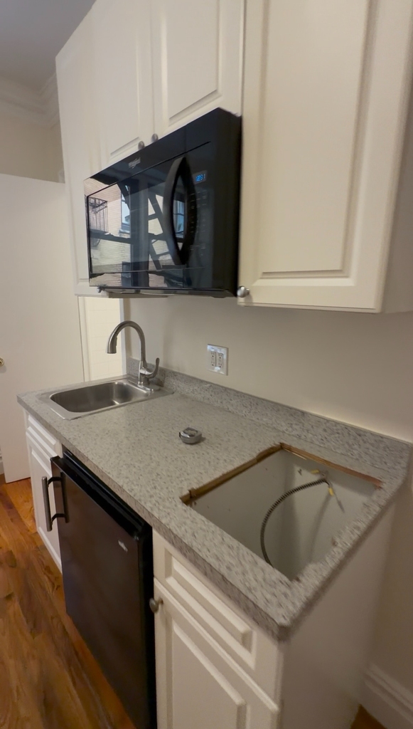 West 45 Street - Photo 4