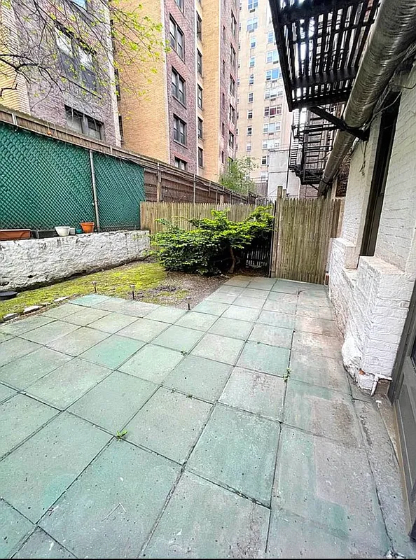E 84th St between Lexington Ave & Third Ave - Photo 11