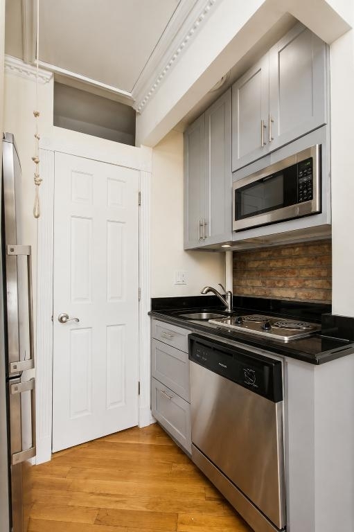 279 East 10th St - Photo 1