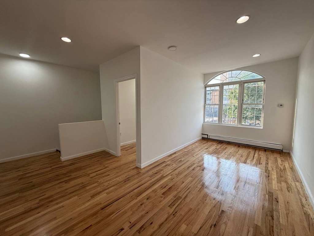 482 Kosciuszko Street - Photo 2