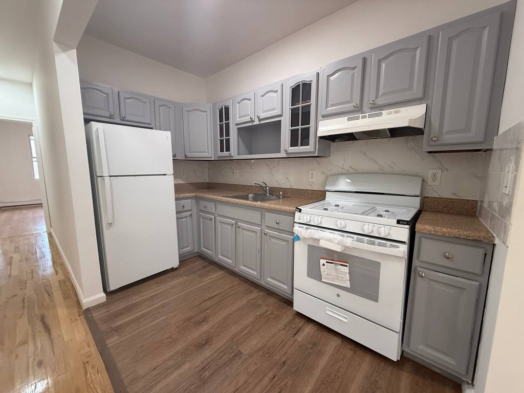 482 Kosciuszko Street - Photo 0