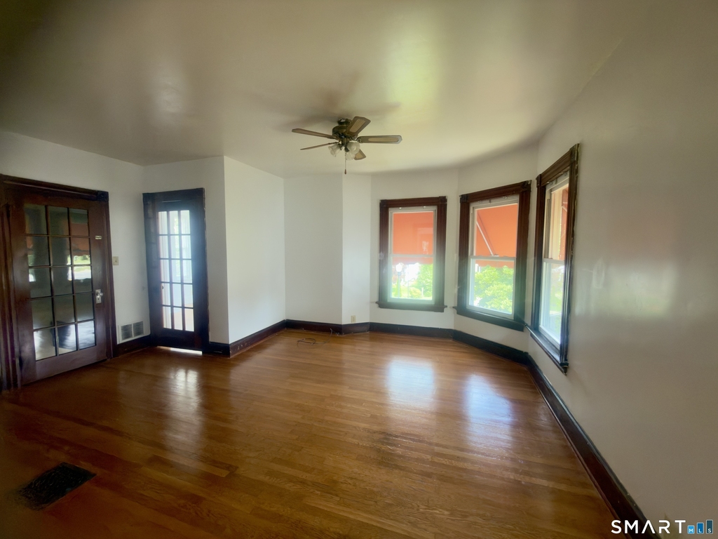 261 Wakelee Avenue - Photo 2