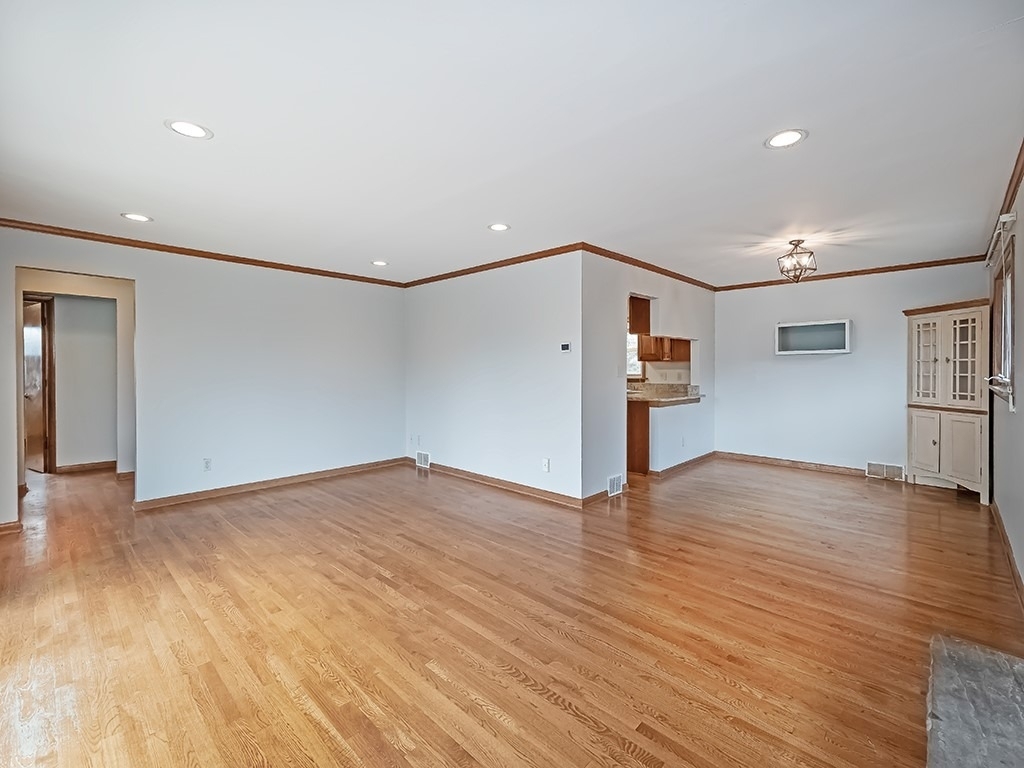 1460 Mohican Dr - Photo 2