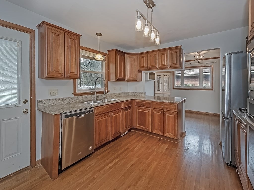 1460 Mohican Dr - Photo 4