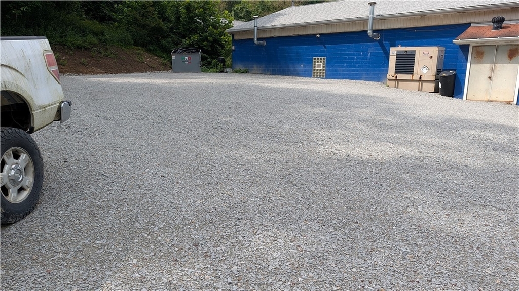 1360 Hayden - Photo 2