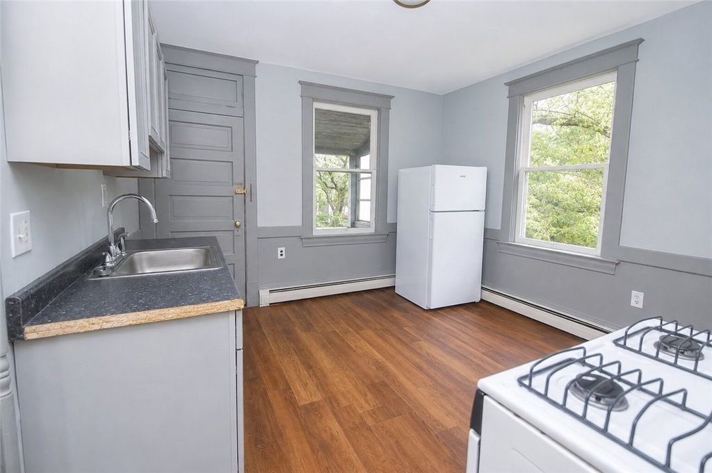 39 Kenmore Ave - Photo 3