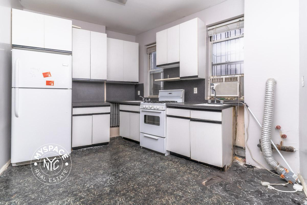 302 Hooper Street - Photo 2