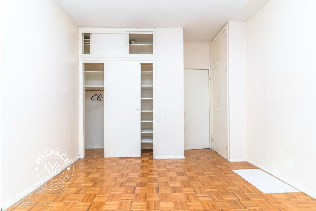 302 Hooper Street - Photo 3