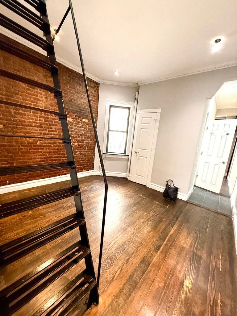 215 East 23rd Street - Photo 5