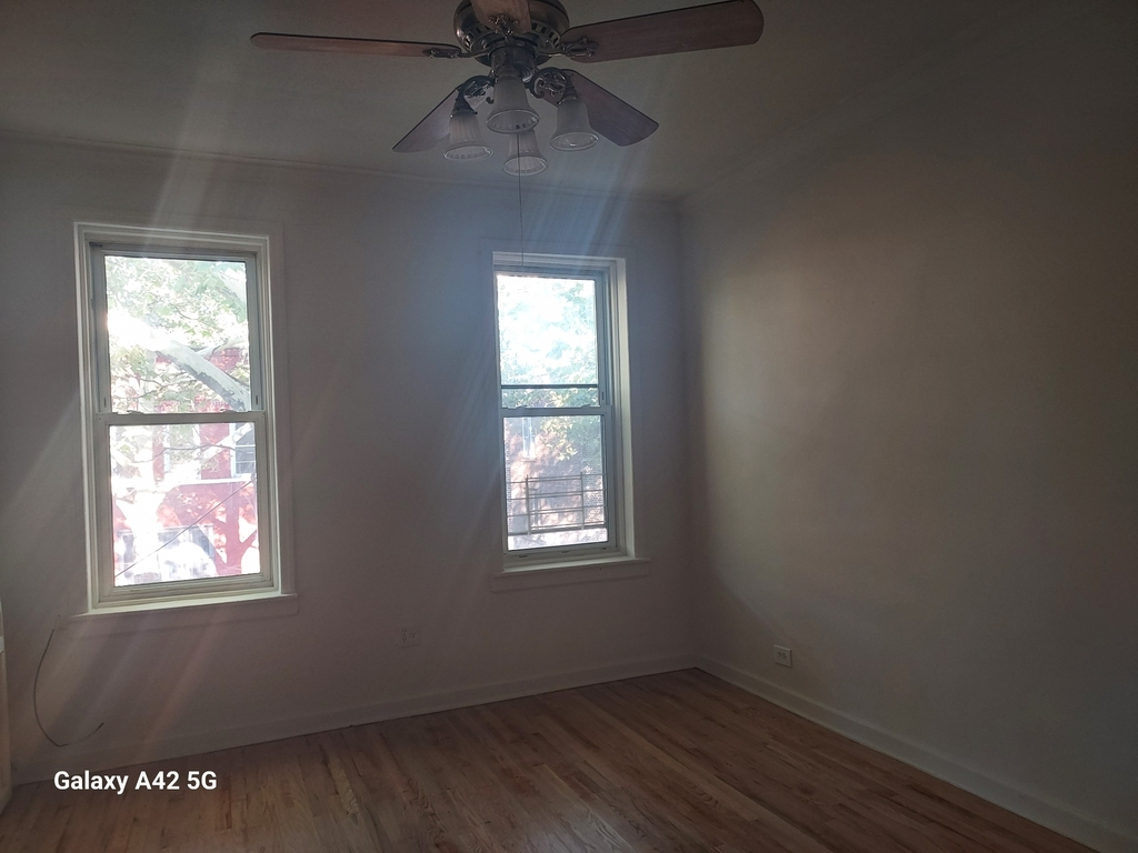 Sheffield Avenue - Photo 2