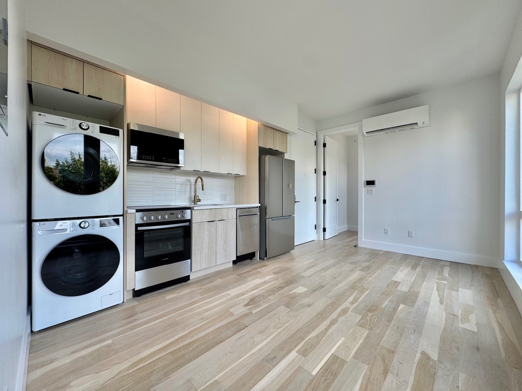 193 Graham Avenue - Photo 1