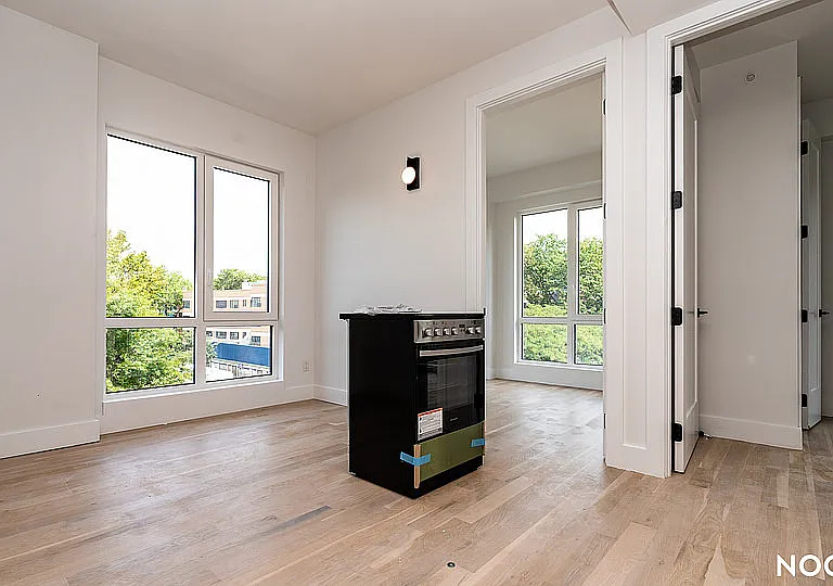 193 Graham Avenue - Photo 3