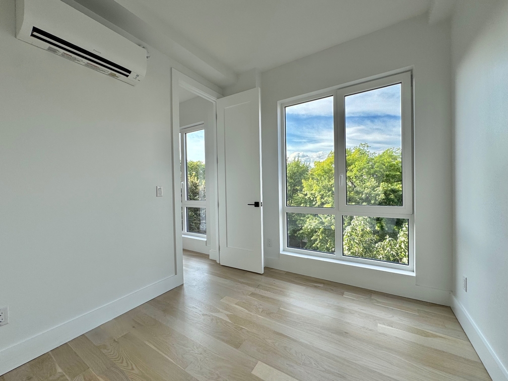 193 Graham Avenue - Photo 5
