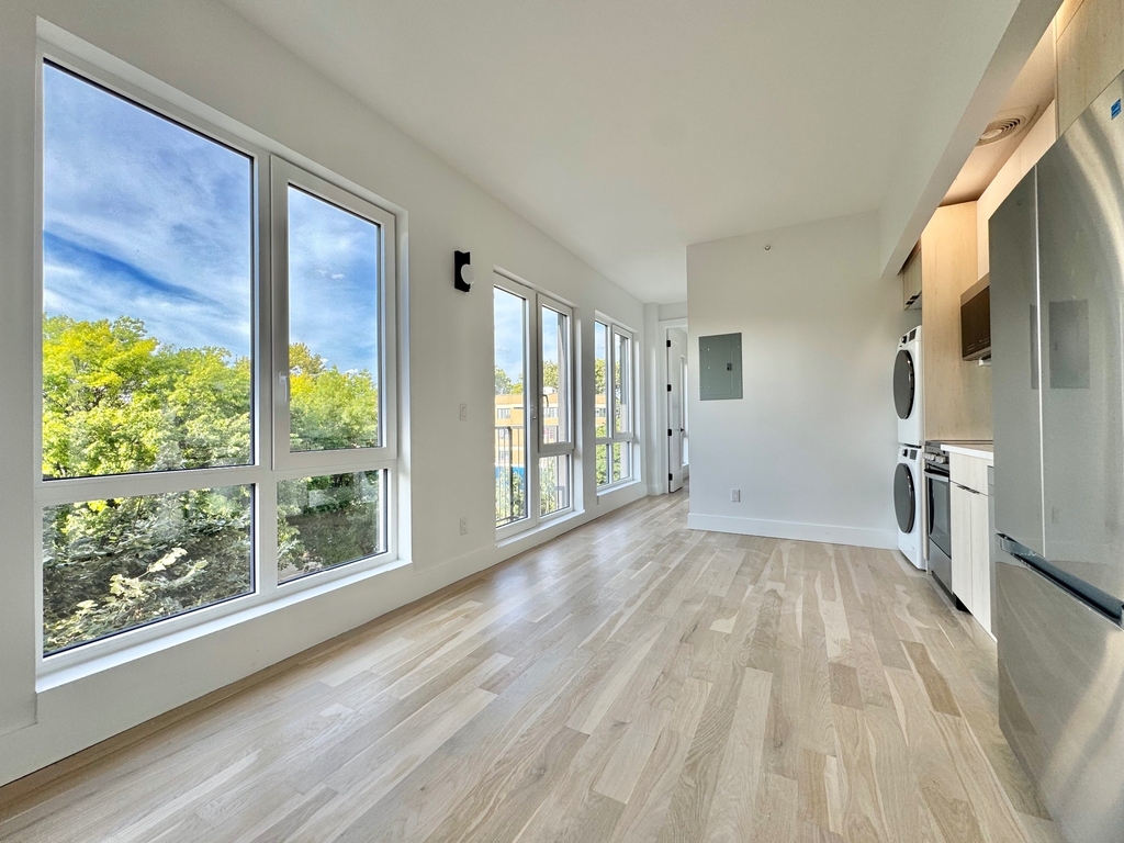 193 Graham Avenue - Photo 0