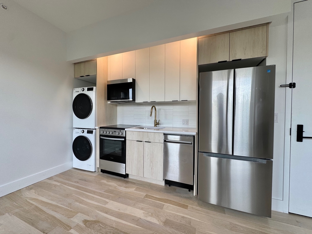 193 Graham Avenue - Photo 3