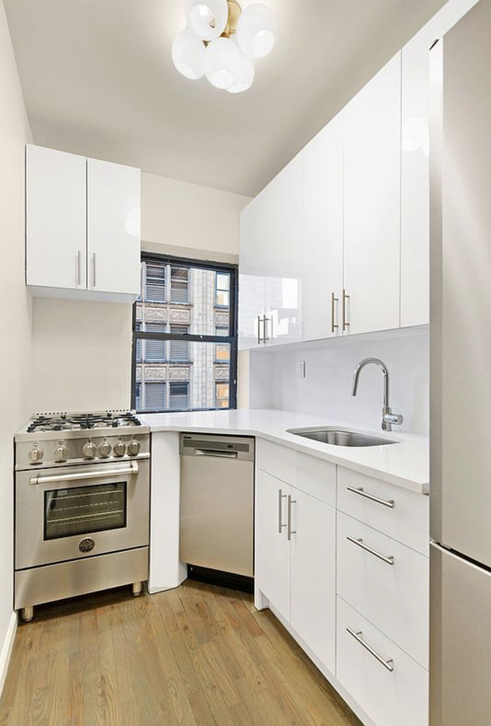 121 Madison Avenue - Photo 2