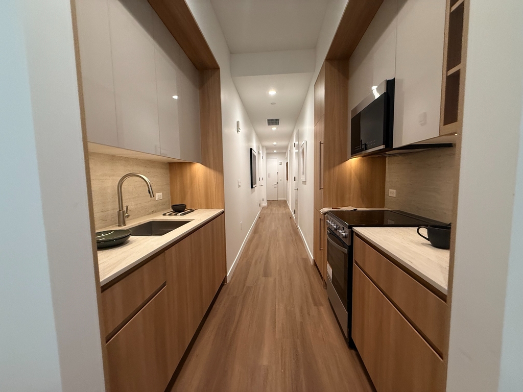 180 Pearl Street - Photo 2