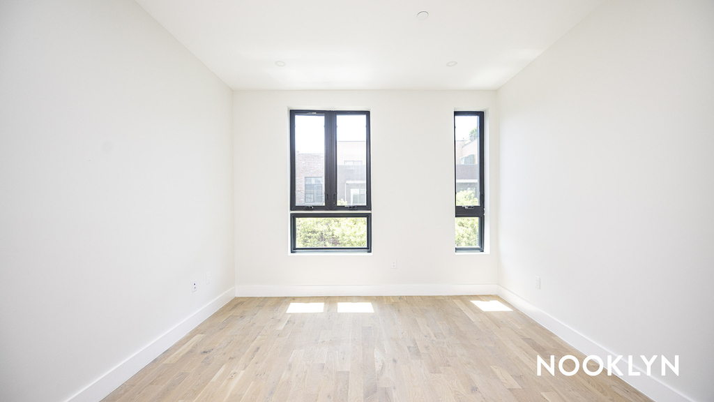 141 Meserole St - Photo 3