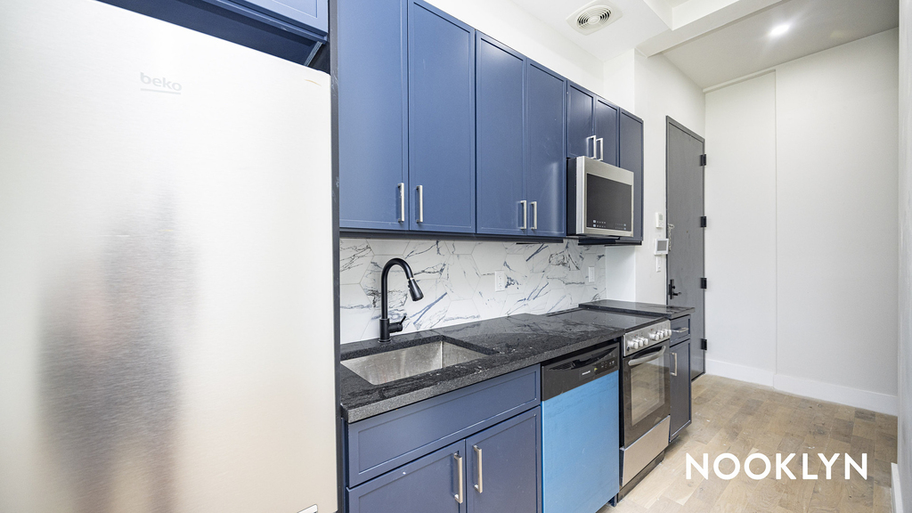 141 Meserole St - Photo 7