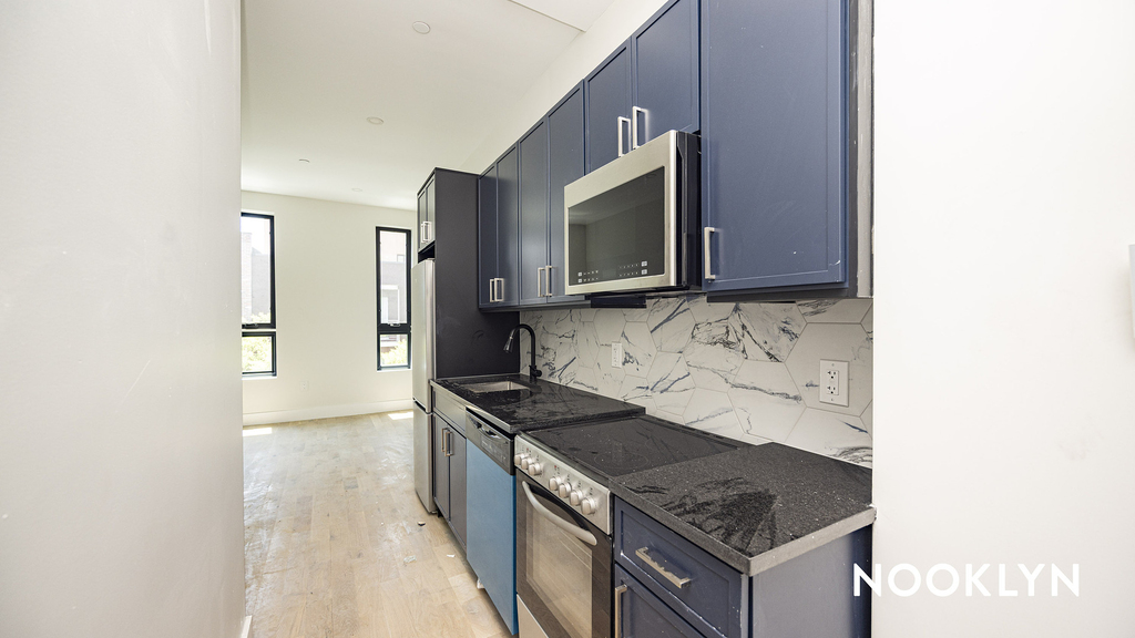 141 Meserole St - Photo 2
