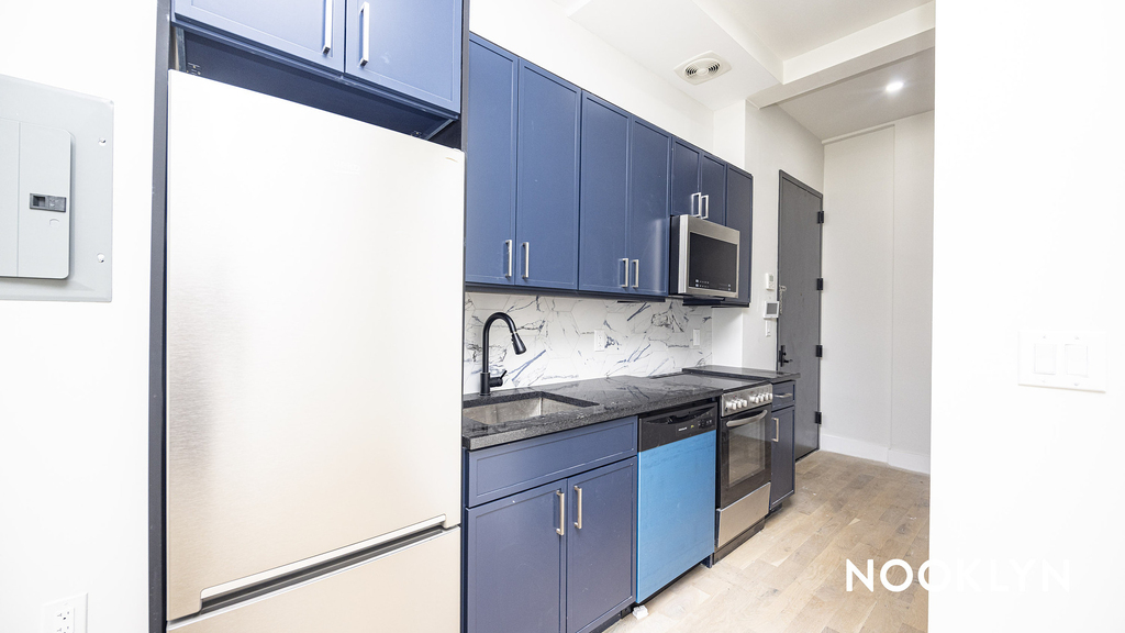 141 Meserole St - Photo 0