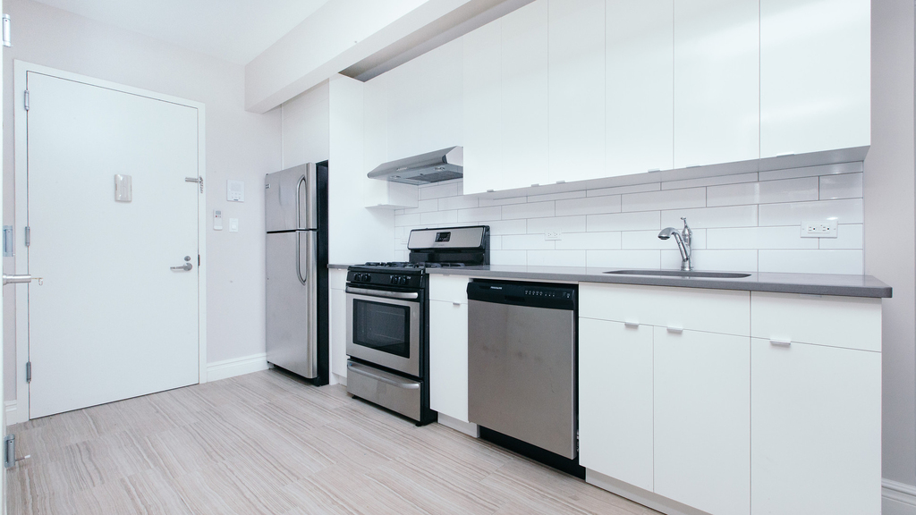 439 Knickerbocker Ave - Photo 2