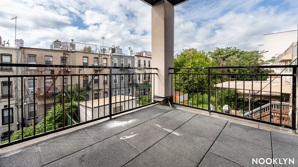1461 Gates Ave - Photo 15