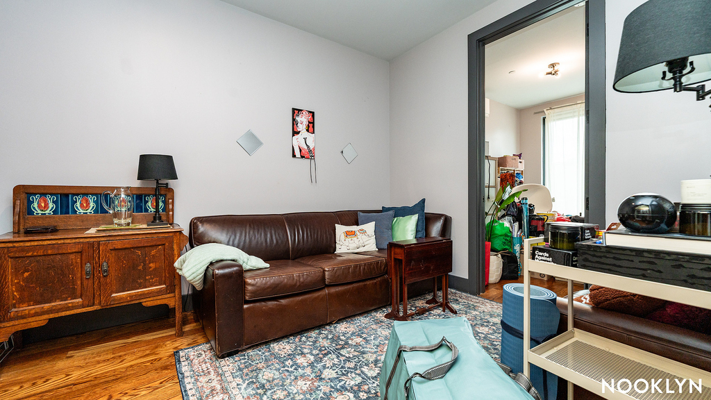 1461 Gates Ave - Photo 2