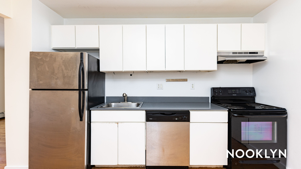 924 Metropolitan Ave - Photo 6
