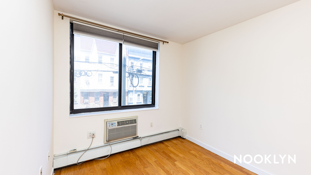 924 Metropolitan Ave - Photo 1