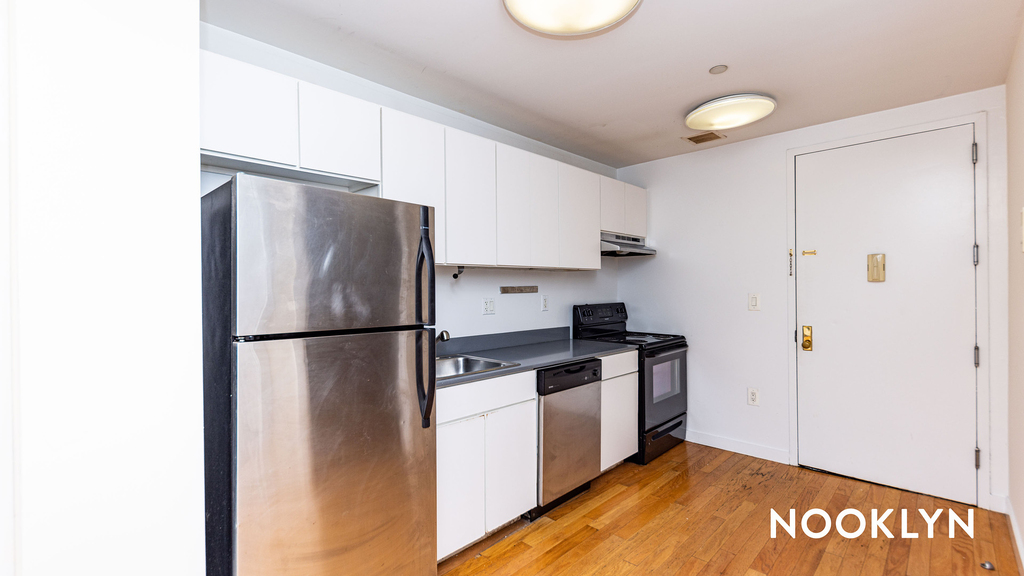 924 Metropolitan Ave - Photo 5