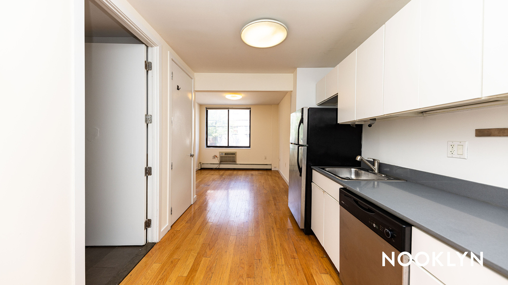 924 Metropolitan Ave - Photo 7