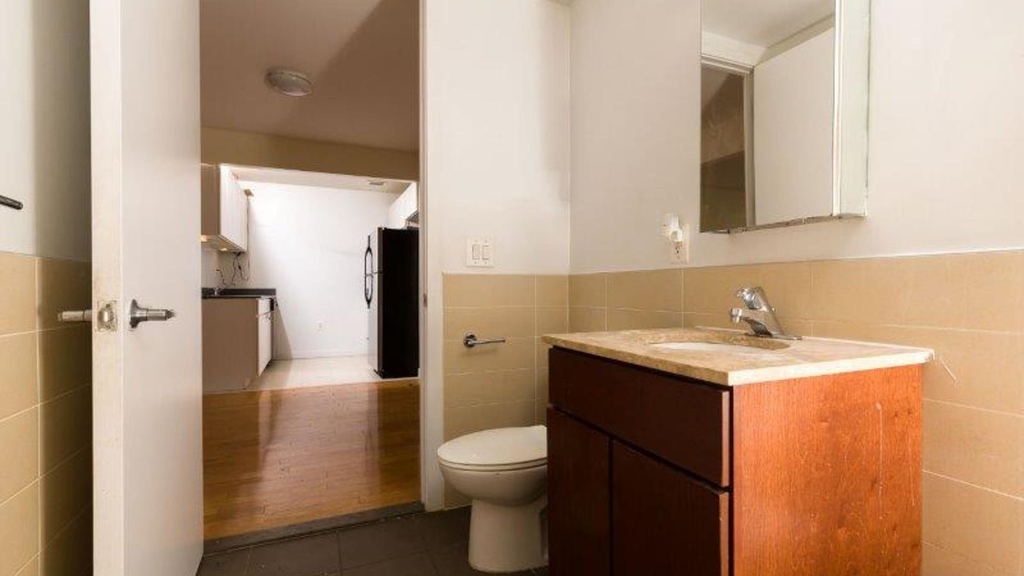 924 Metropolitan Ave - Photo 13