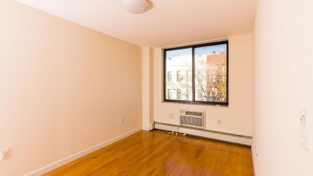 924 Metropolitan Ave - Photo 11