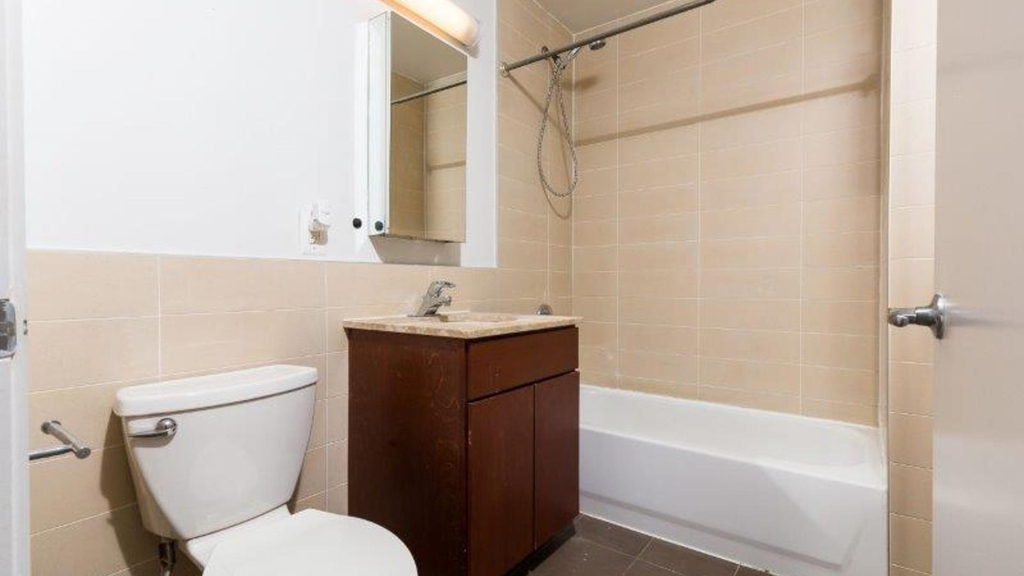 924 Metropolitan Ave - Photo 14