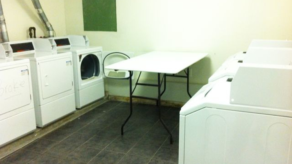 924 Metropolitan Ave - Photo 3