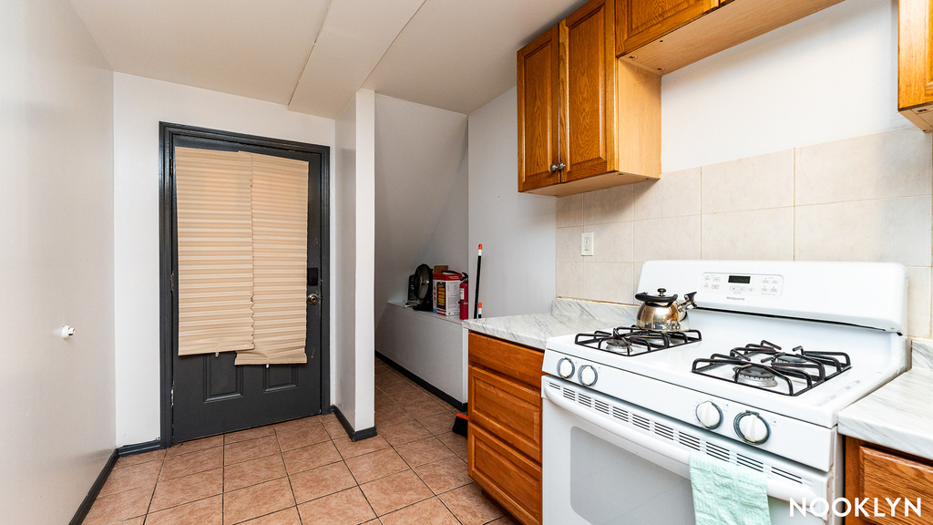 371 Kosciuszko St - Photo 5