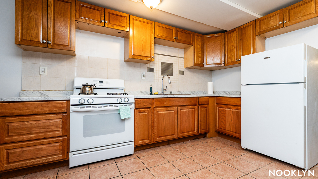 371 Kosciuszko St - Photo 9