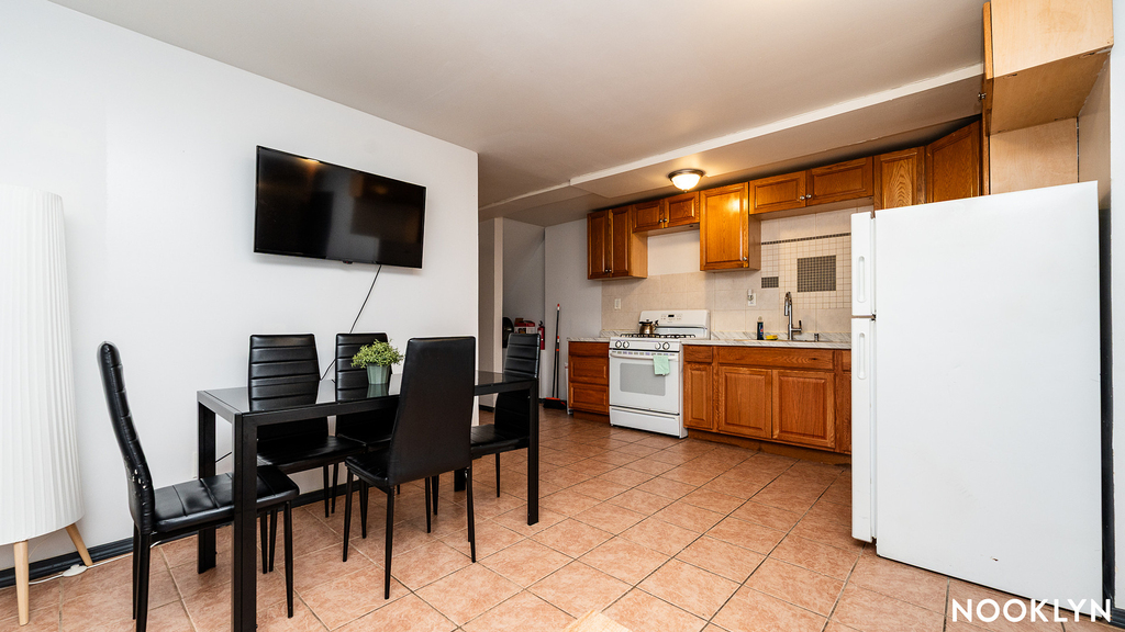371 Kosciuszko St - Photo 4
