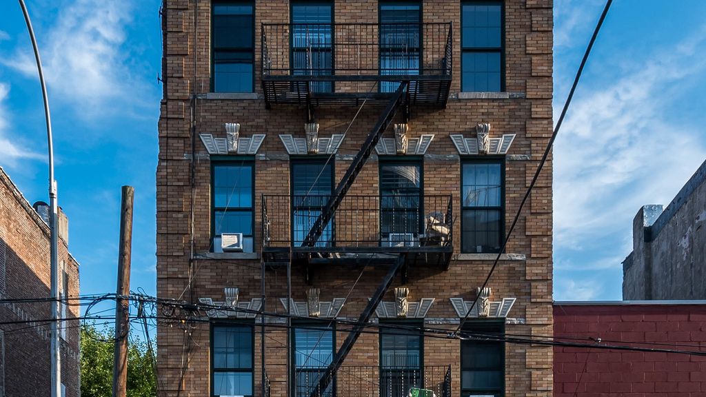 126 Grattan St - Photo 2