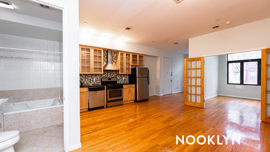 18 Goodwin Pl - Photo 0