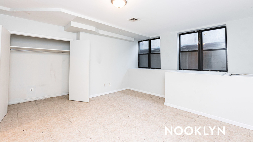18 Goodwin Pl - Photo 2