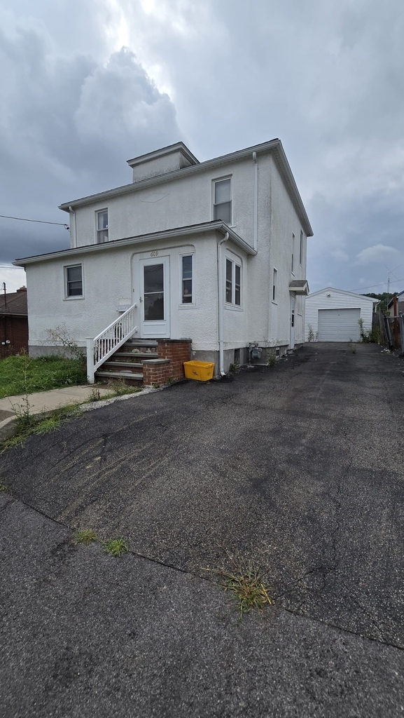 609 Oak Hill Ave - Photo 0