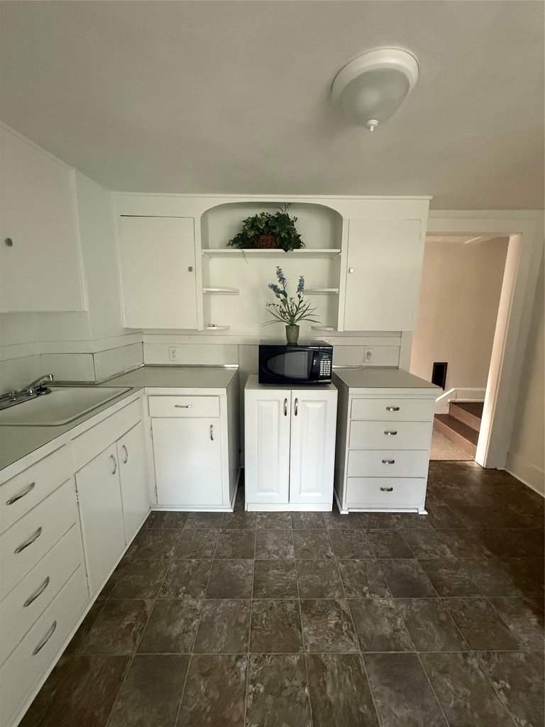 1068 Glenwood Road - Photo 3