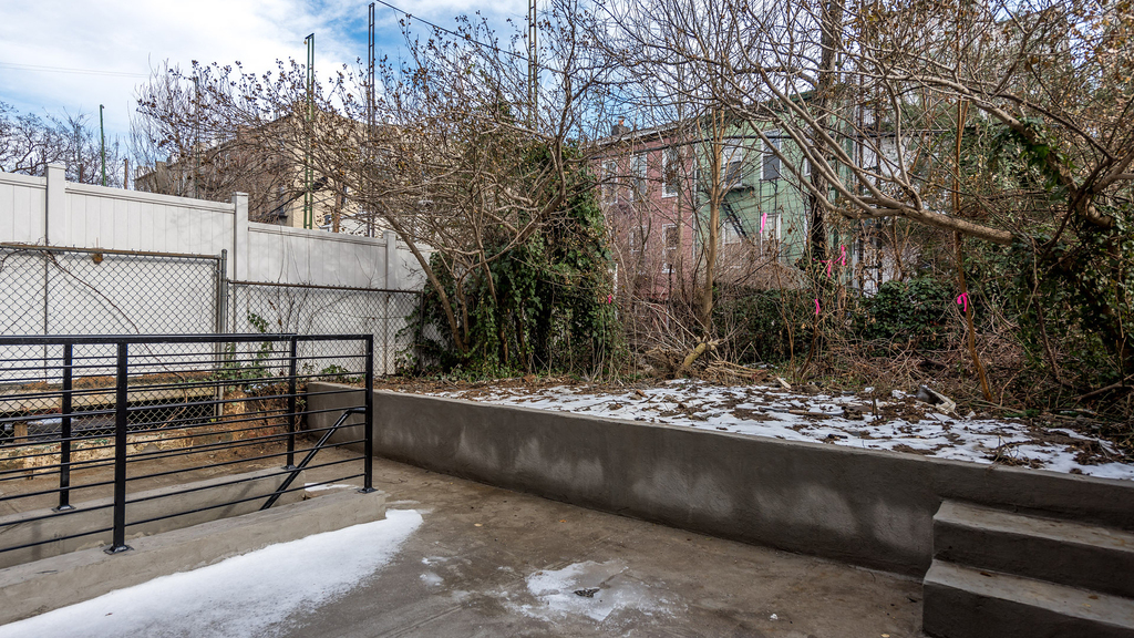 228 Kingsland Ave - Photo 2